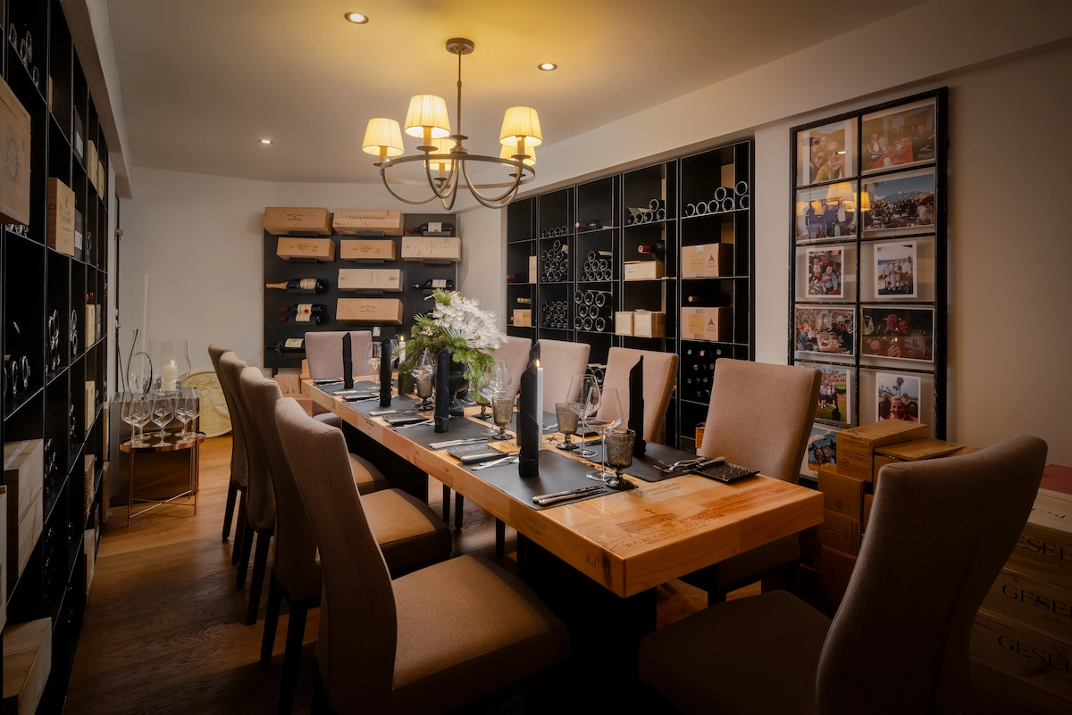 Vinothek_HotelBergkristall_Wrann_Oberlech